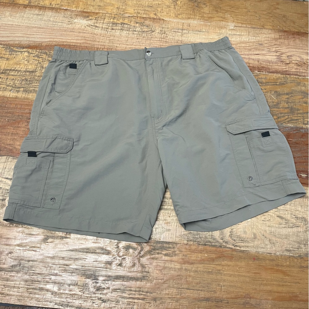 World Wide Sportsman Bass Pro Shop Mens Tan khaki Size 44 Cargo Fishing Shorts